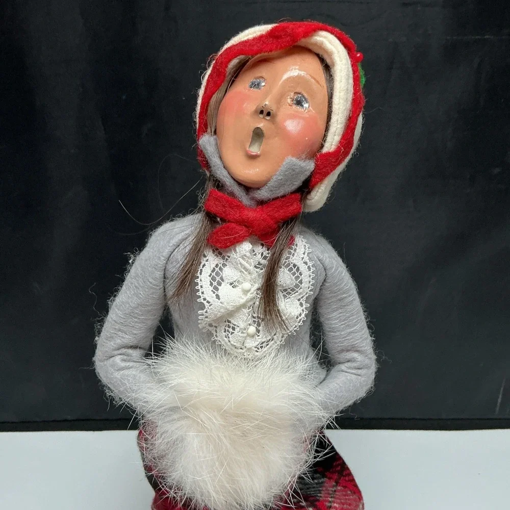 Byers Choice 1995 Limited Edition 34/100 Girl White Fur Muff Plaid Skirt RARE